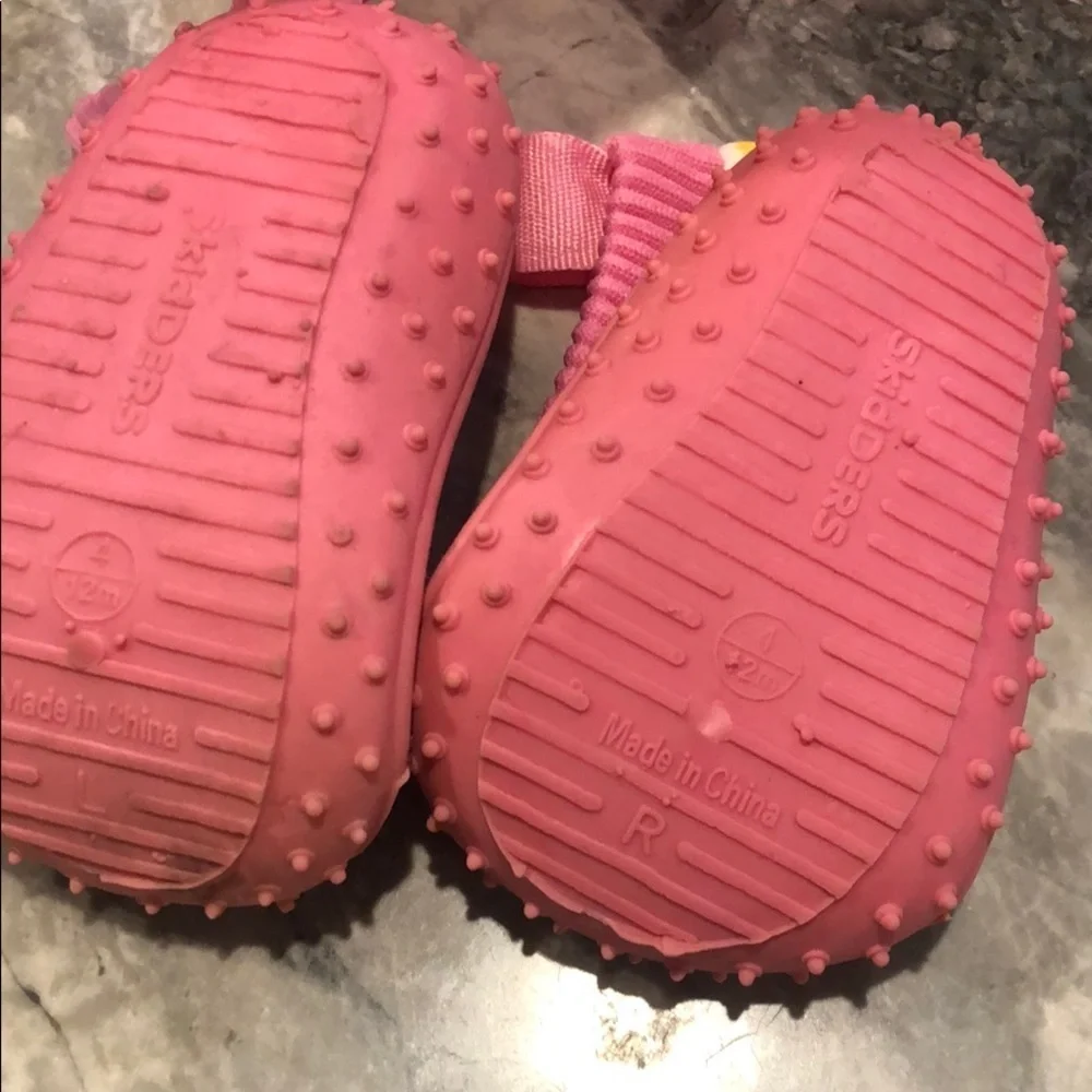 Skidders size 4 12M shoes 💛💖💜